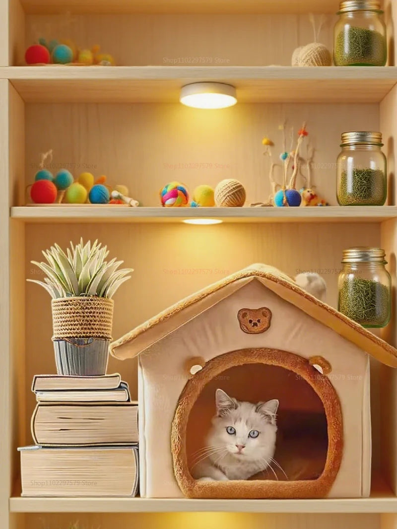 Enclosed Cat House 🐱🏠